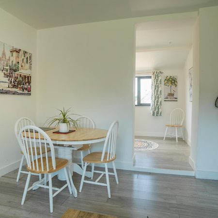 Stunning Modern Apartment In The Cotswolds Chalford Exterior photo